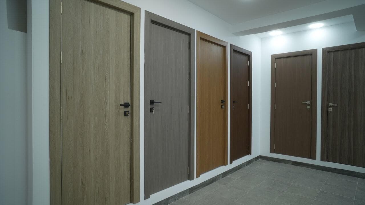 تشطيب قطاعات uPVC عالية الدقة